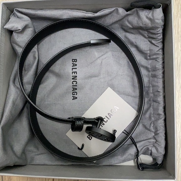 BALENCIAGA Circled BB Belt Color: Black (65) - Picture 6 of 6